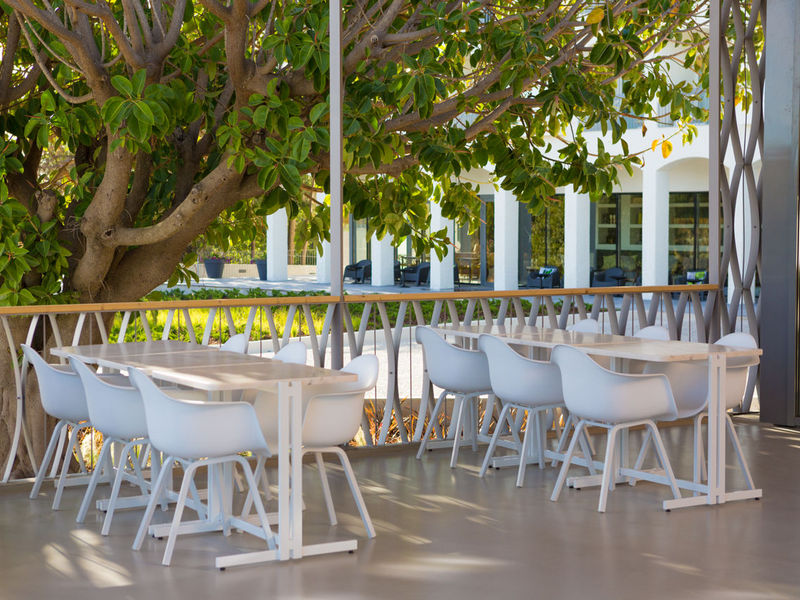 Orangea Bistro, overlooking the pools with a trendy atmosphere